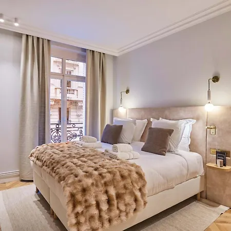 Luxurious Airconditioned Arc De Triomphe Appartamento Parigi