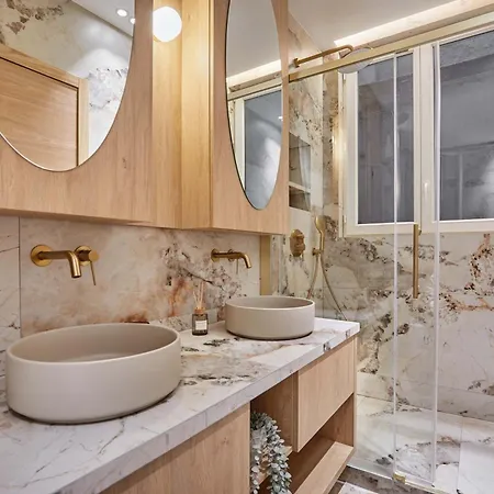 Luxurious Airconditioned Arc De Triomphe Apartment Paris